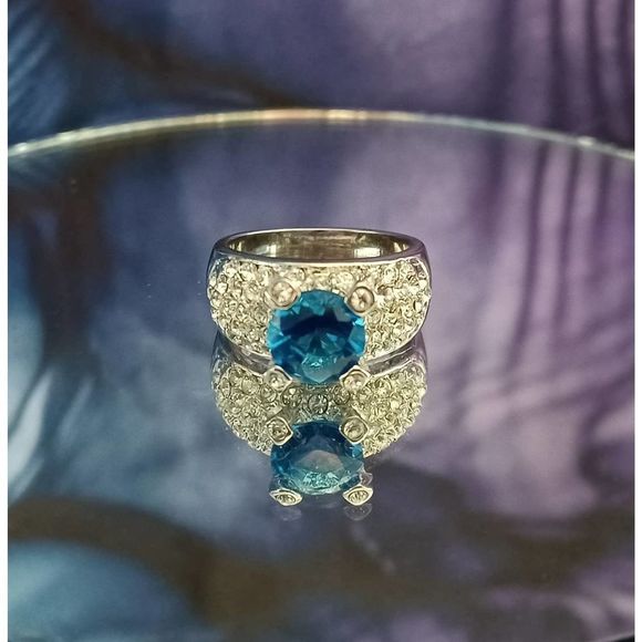 Swarovski Elements - Size 7 - Silver tone ring as pictured - Picture 4 of 7